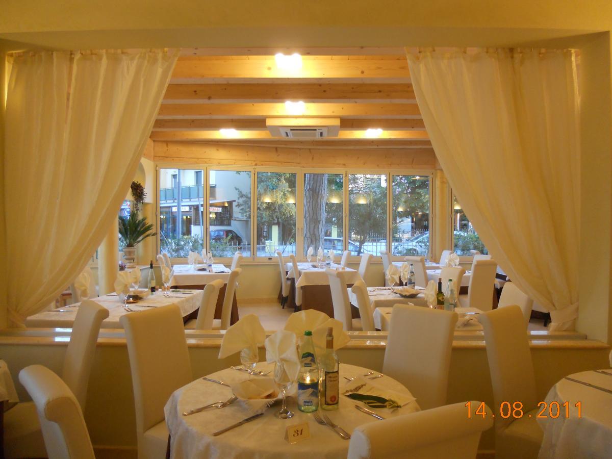 Hotel Azzurra Llido Degli Estensi Esterno foto